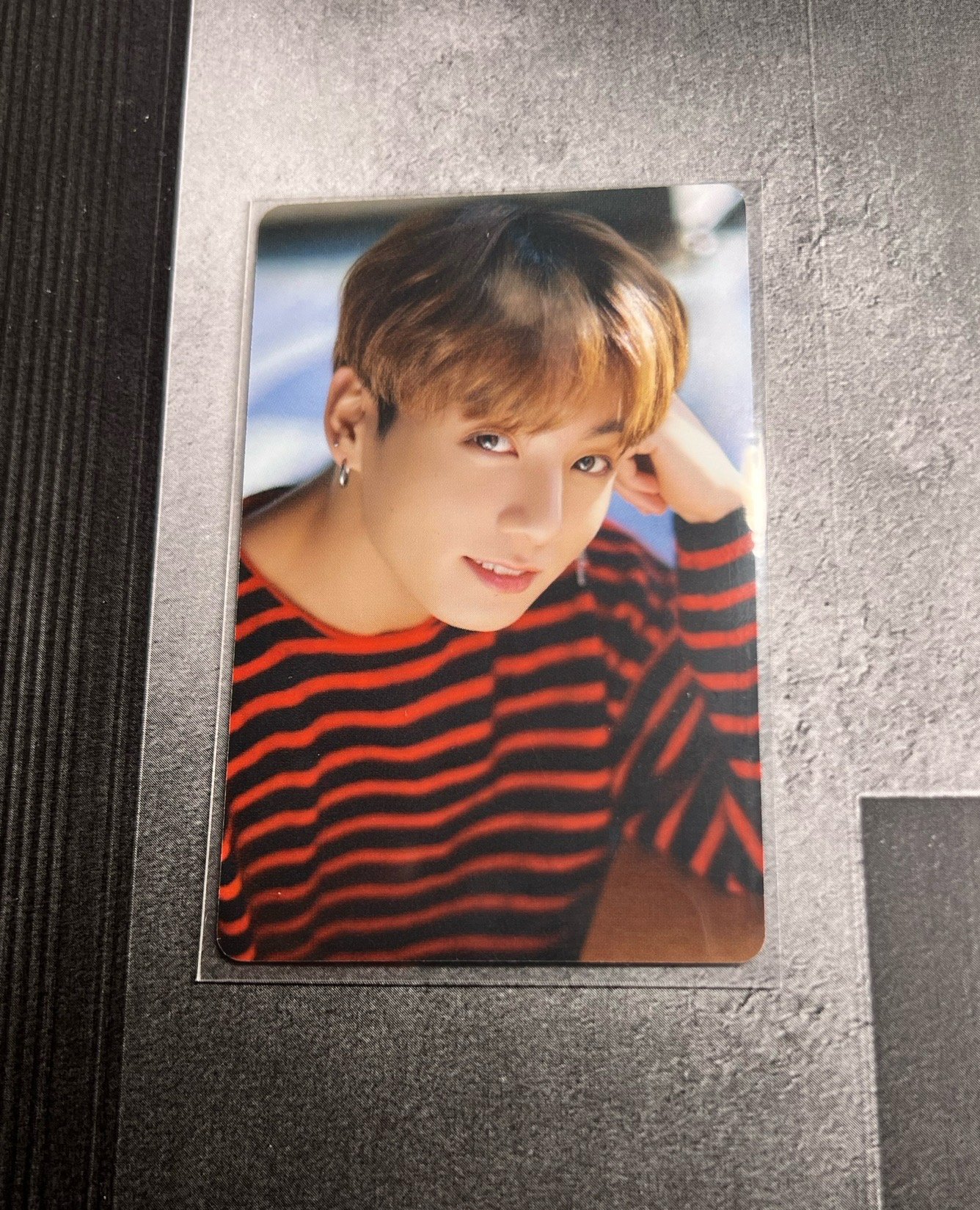 BTSXDICON 紅黑條紋柾國
