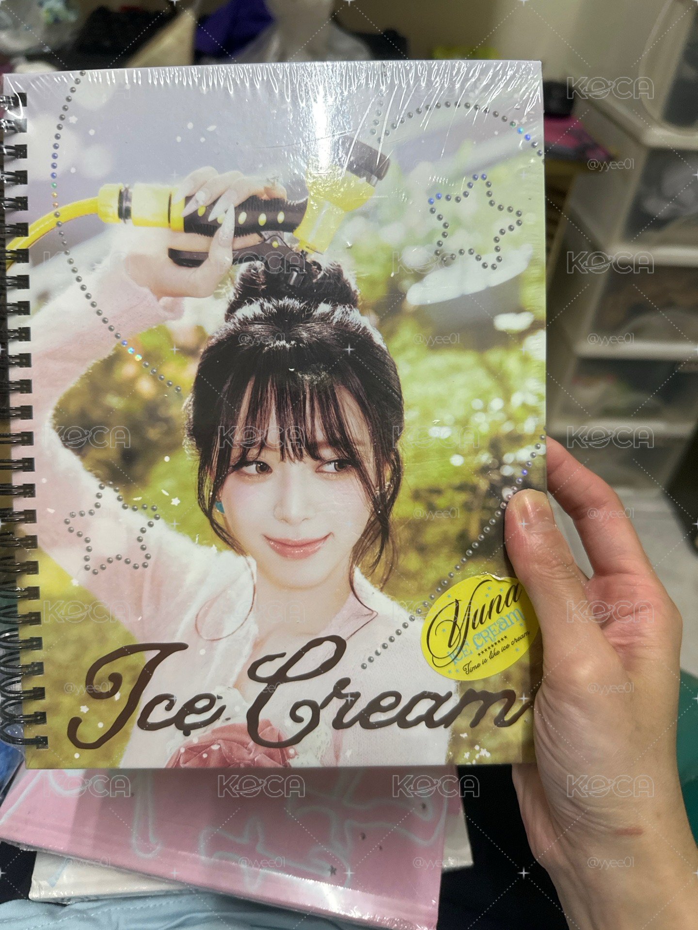 Itzy Yuna Ice Cream 美版親簽明信片 專輯 Photobook A / B ver.