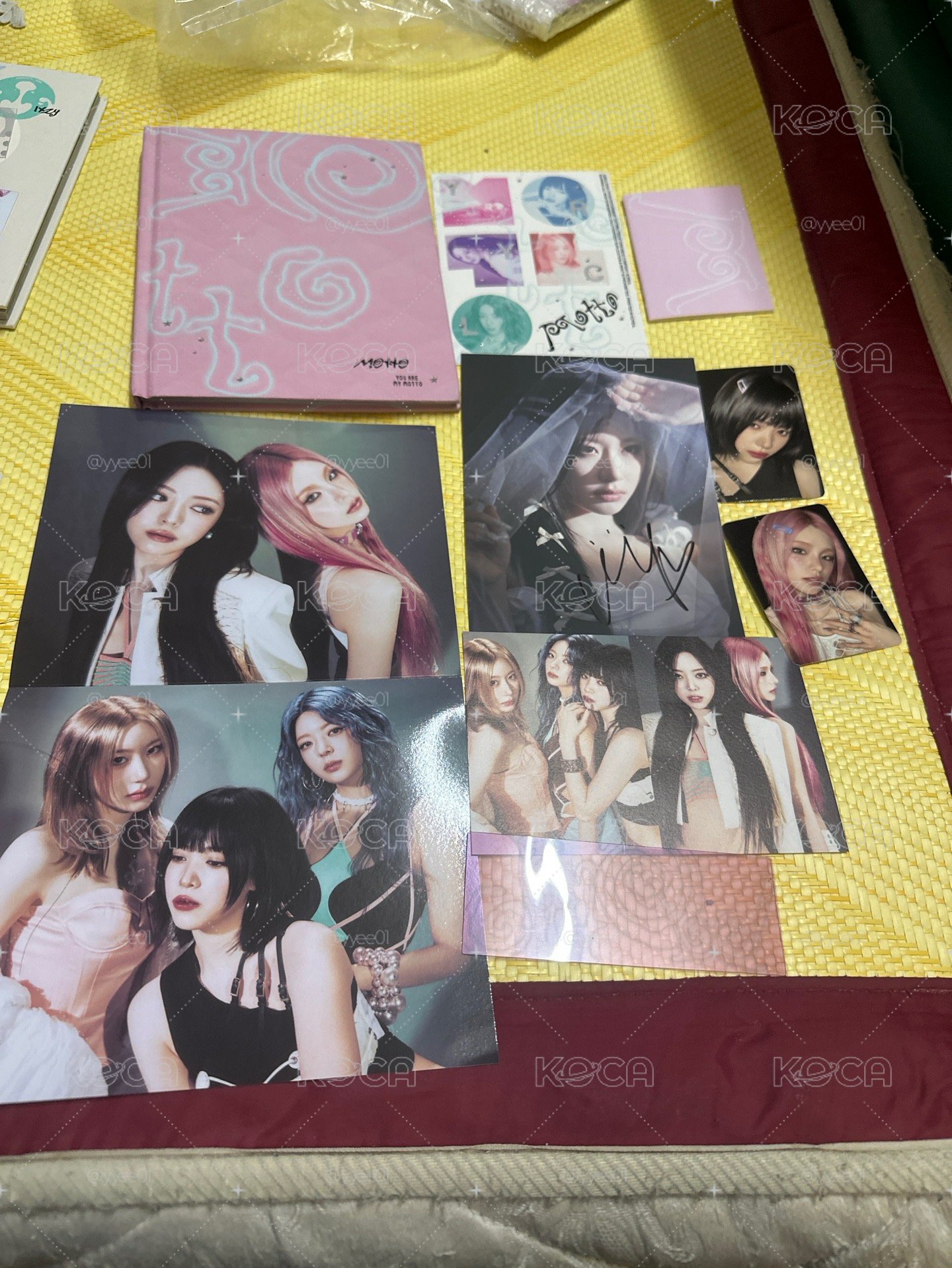 Itzy Motto 迷十二 美版親簽明信片 專輯 Photobook A / B / C ver.(彩領）