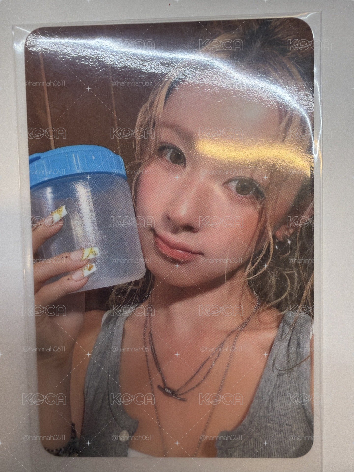 麵拿罐子