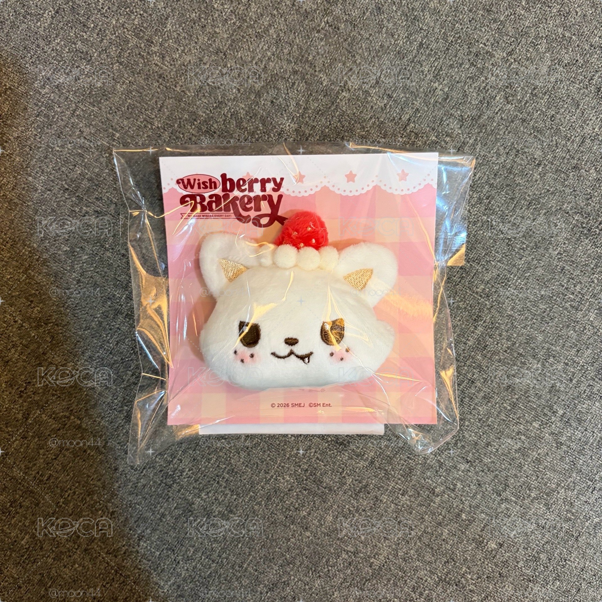 SION草莓徽章現貨