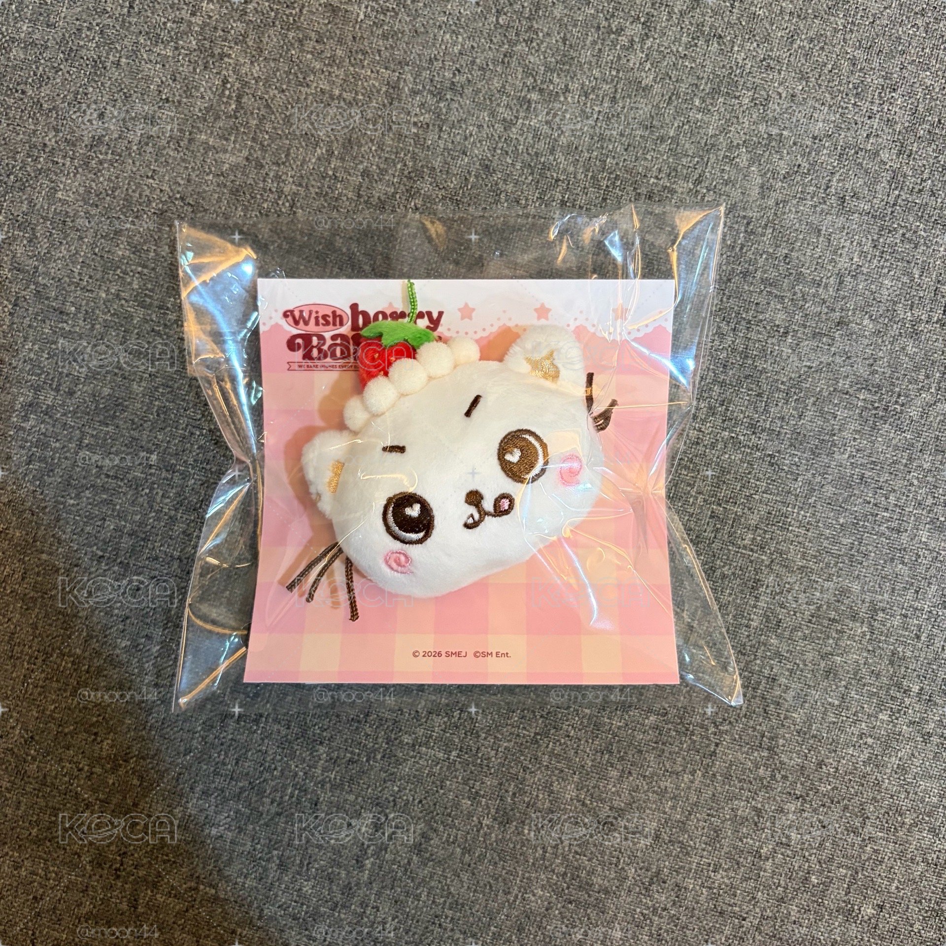 RIKU草莓徽章現貨
