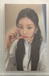 左邊粉衣服卡