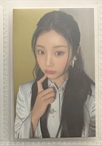 右邊白衣服卡