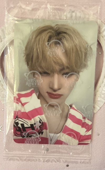 迷一 am 自由pose 粉衣 帶迷一黑版未拆專