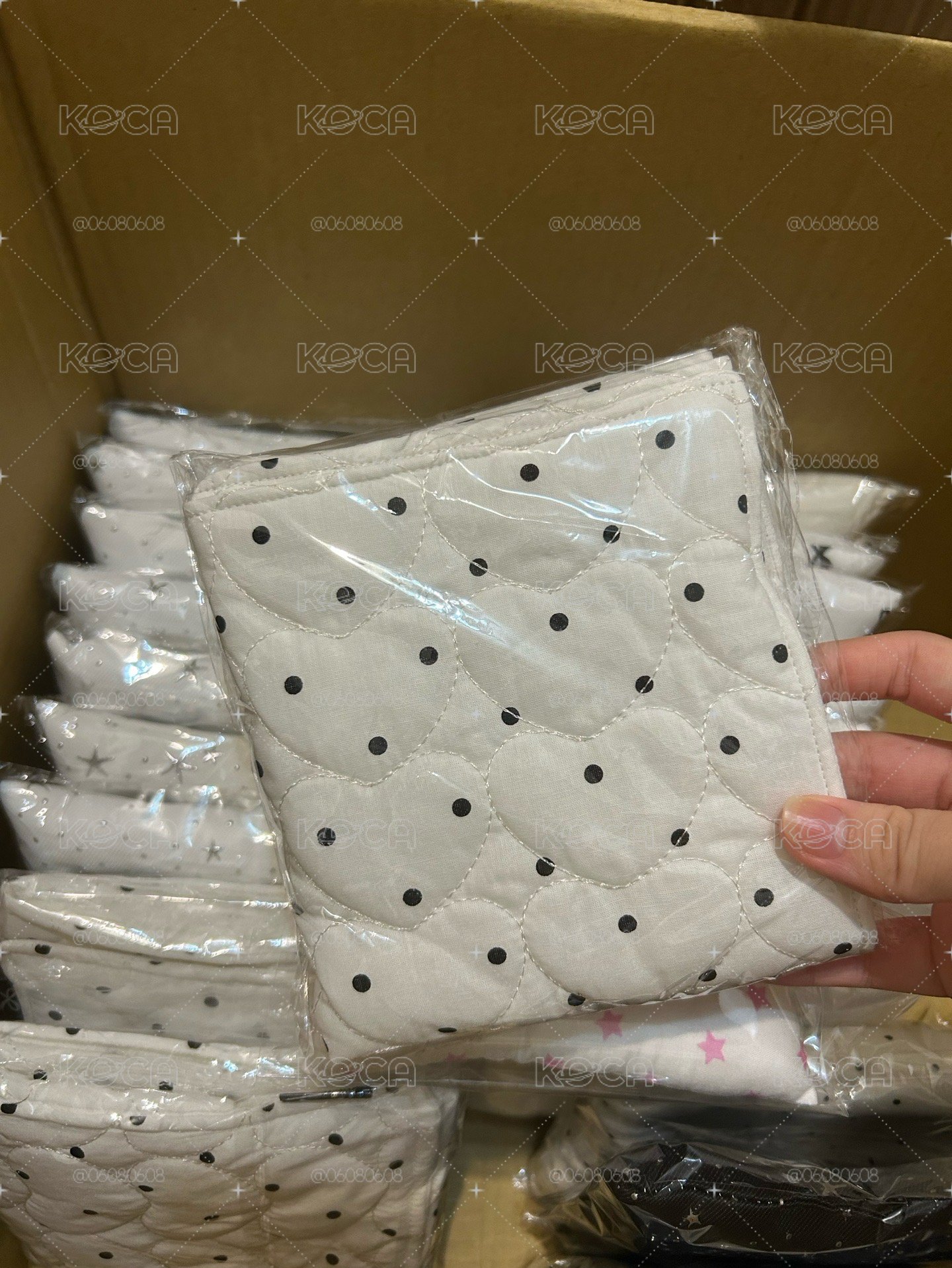 白底黑點愛心縫線墊