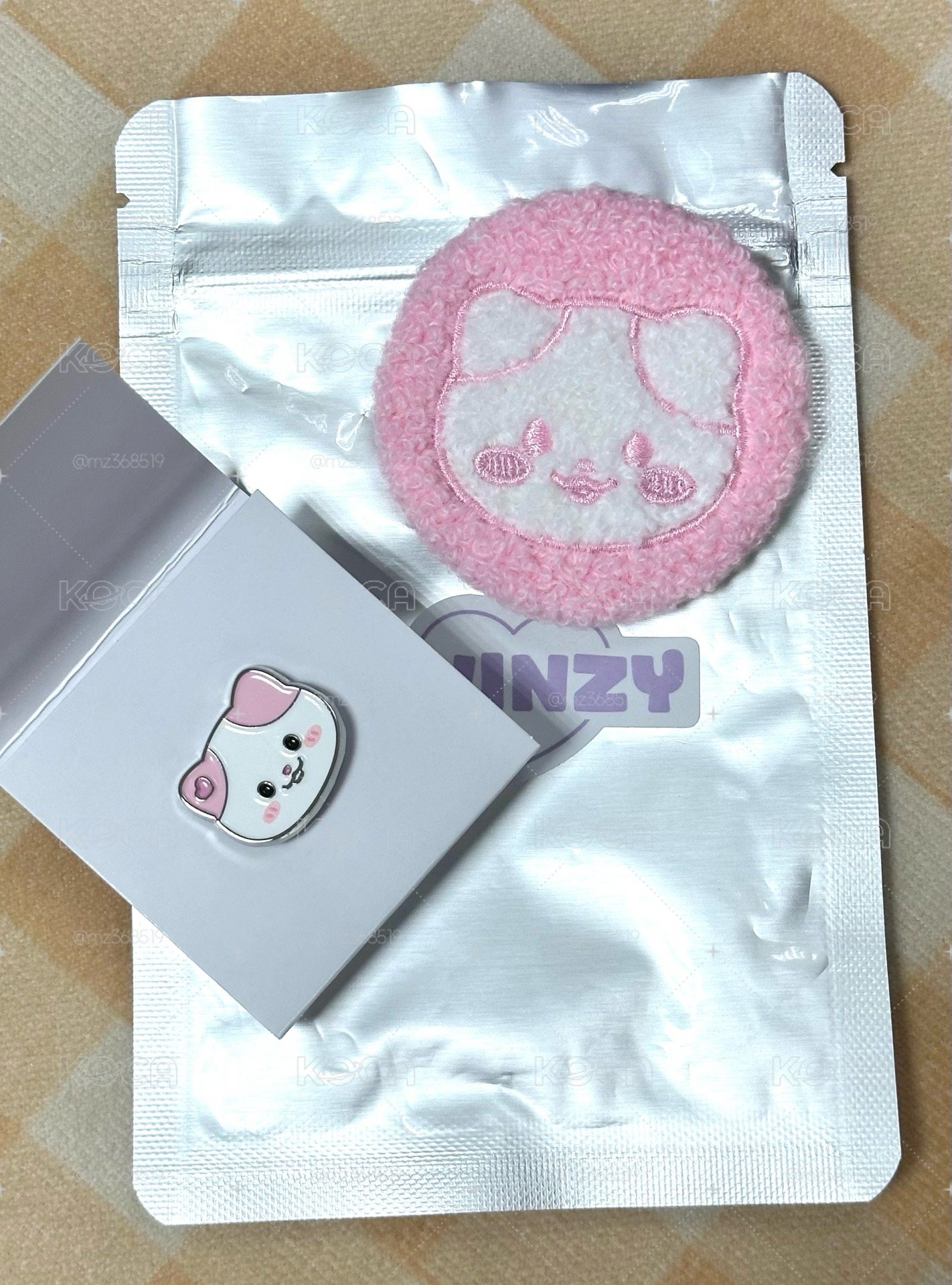 有娜大頭 毛絨徽章與金屬別針