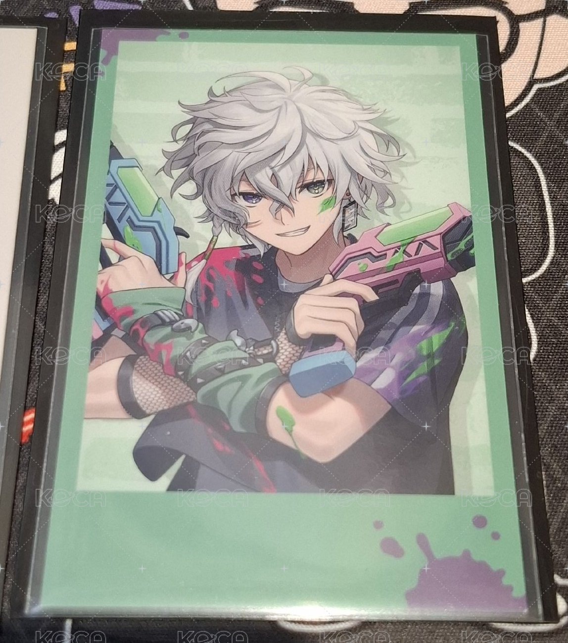 叢雲カゲツ（右）