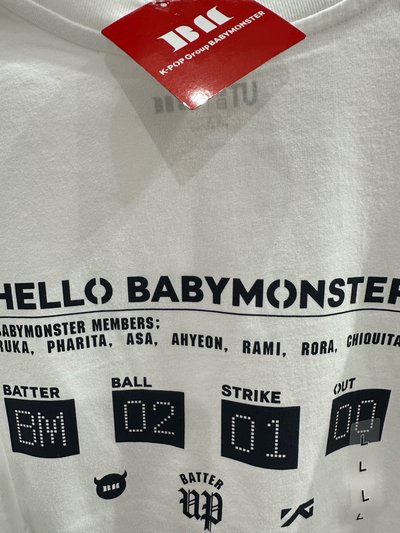 UNIQLO T恤 baby monster