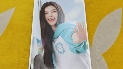 【最強花王推廣優惠價！！】NewJeans x Essential 花王抽選中獎海報 完整盒裝(一盒6張。A3尺寸)