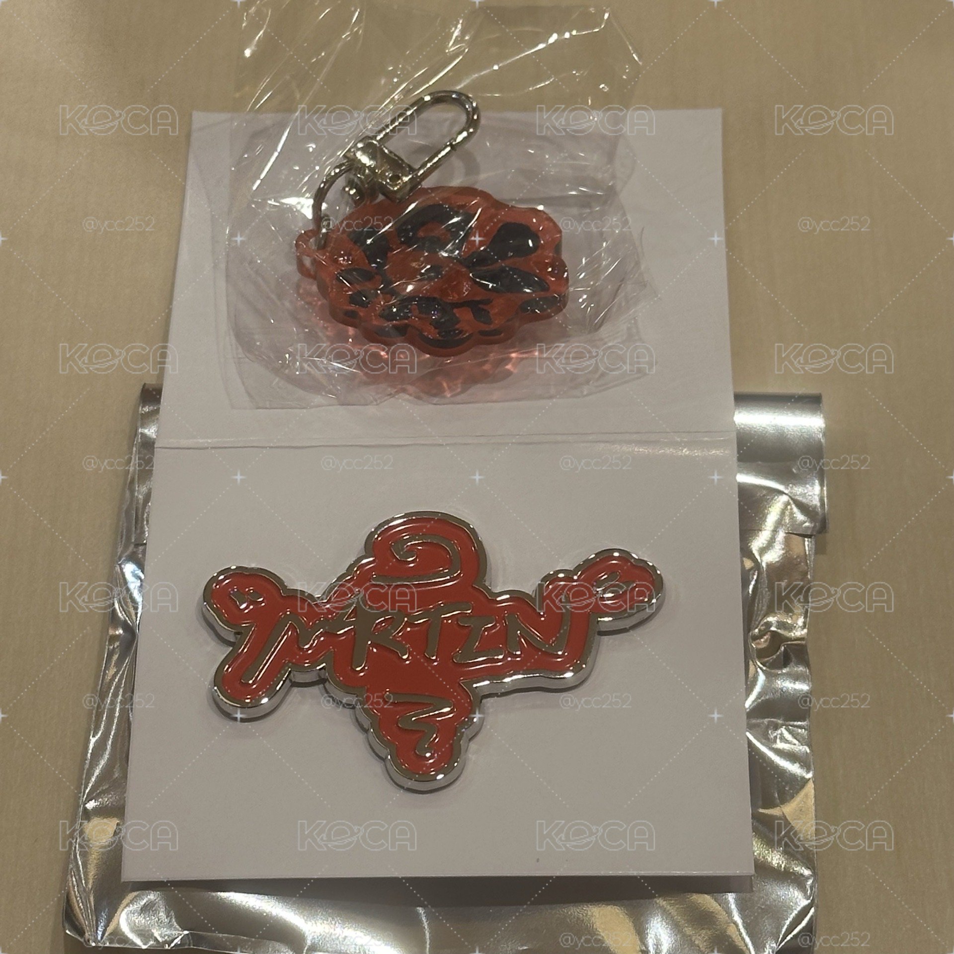 日巡場週 馬丁徽章+LOGO扭蛋（紅）