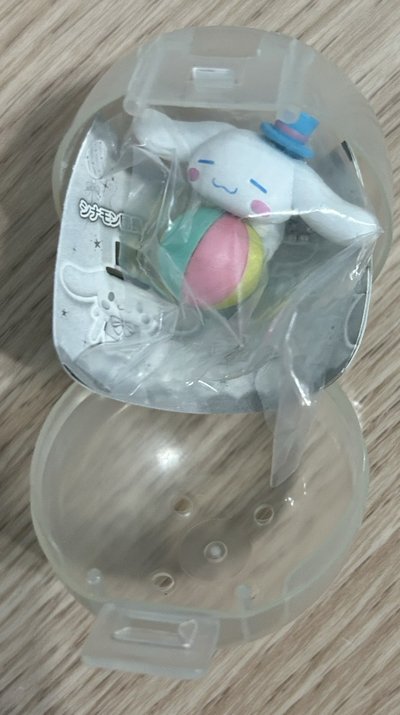 閉眼踩鋼絲彩球大耳狗吊飾