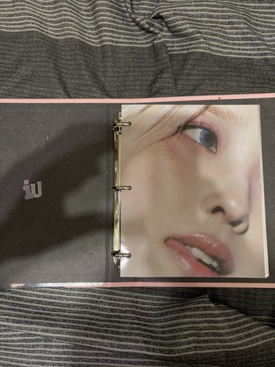 IU 粉卡冊 含小卡