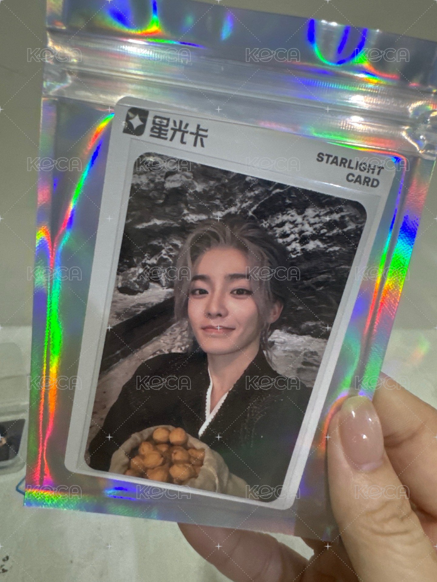 二星小朱厭抱核桃笑