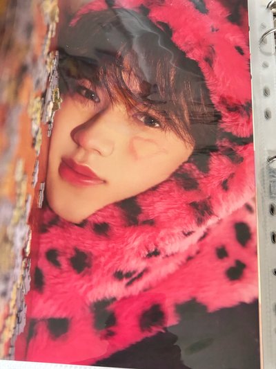 海報收納冊+亞軒海報（18張）