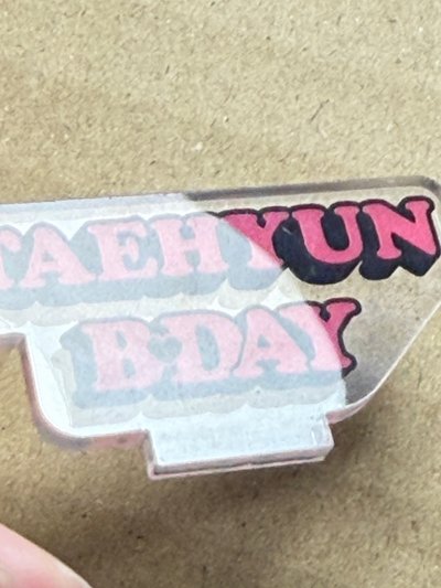 眼鏡顯生日立牌