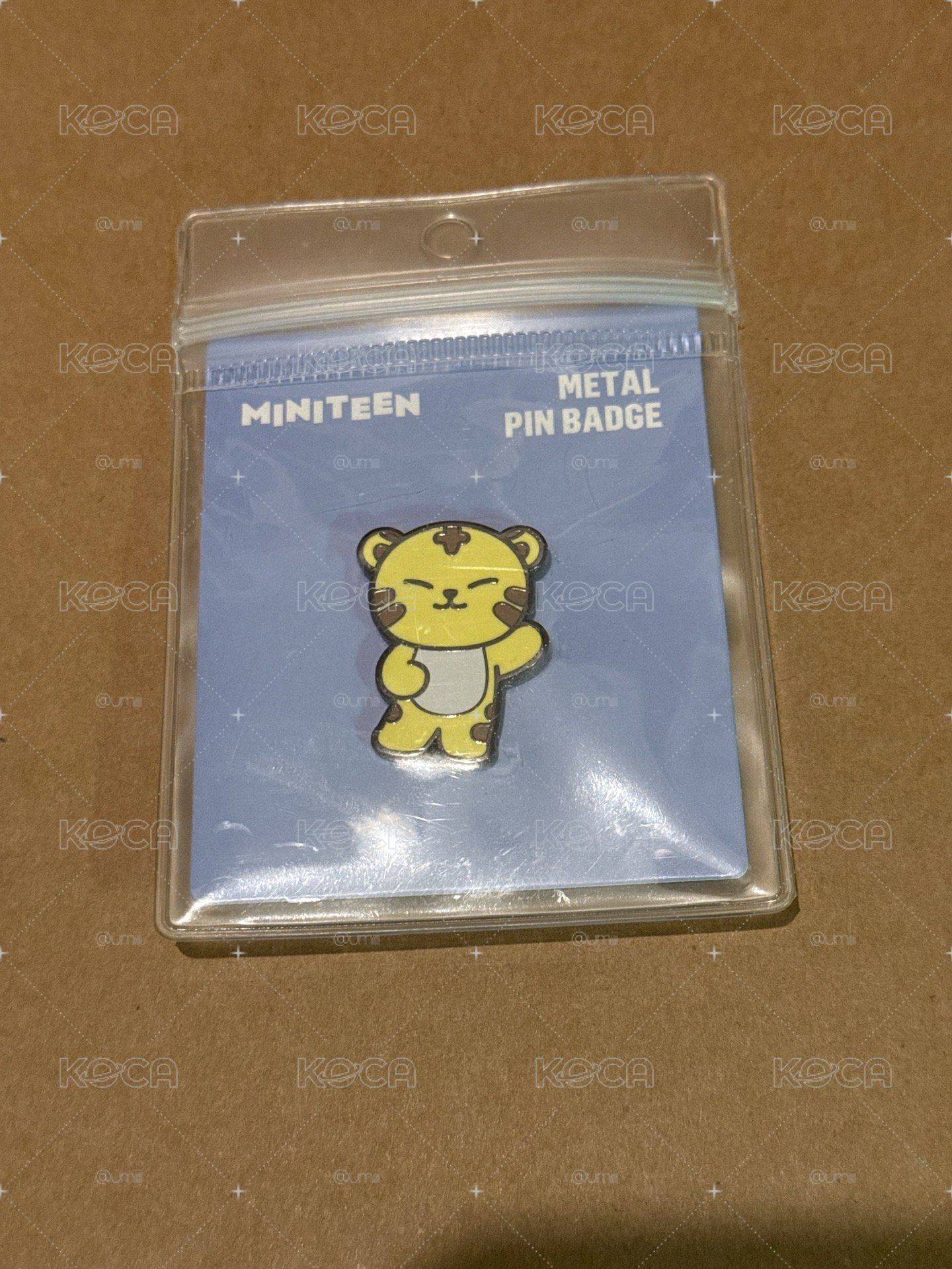 MINITEEN 別針襟章 全身