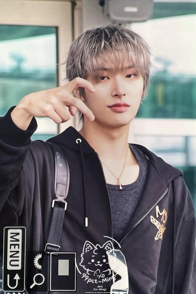 🫡現貨 MCM x MINGI 旼琦 fix on 聯名外套/連帽外套 XL號（over size🤟🏻）