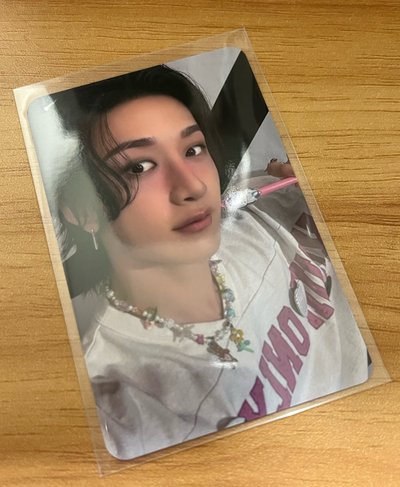 方燦設計胸口可掛娃的外套 附小卡