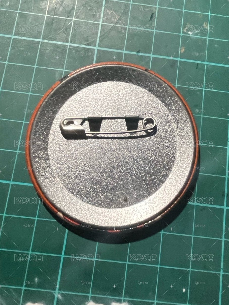 【商品名稱】《我的英雄學院》爆豪勝己 官方金屬徽章【角色】爆豪勝己 (Katsuki Bakugo / 咔醬)