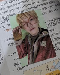 紅框眼鏡哩嗚
