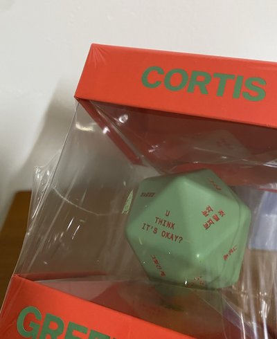 Cortis 骰子專+唇膏專 