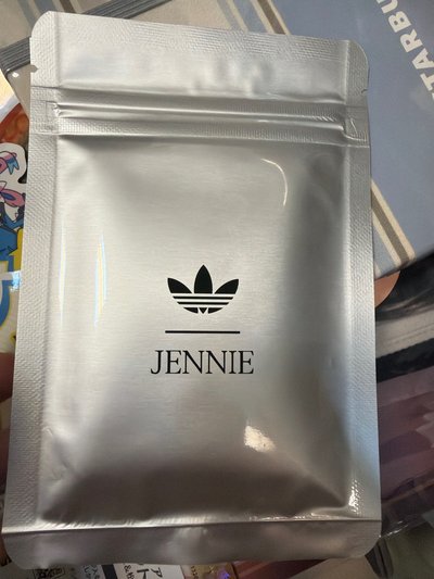 Jennie Adidas聯名卡