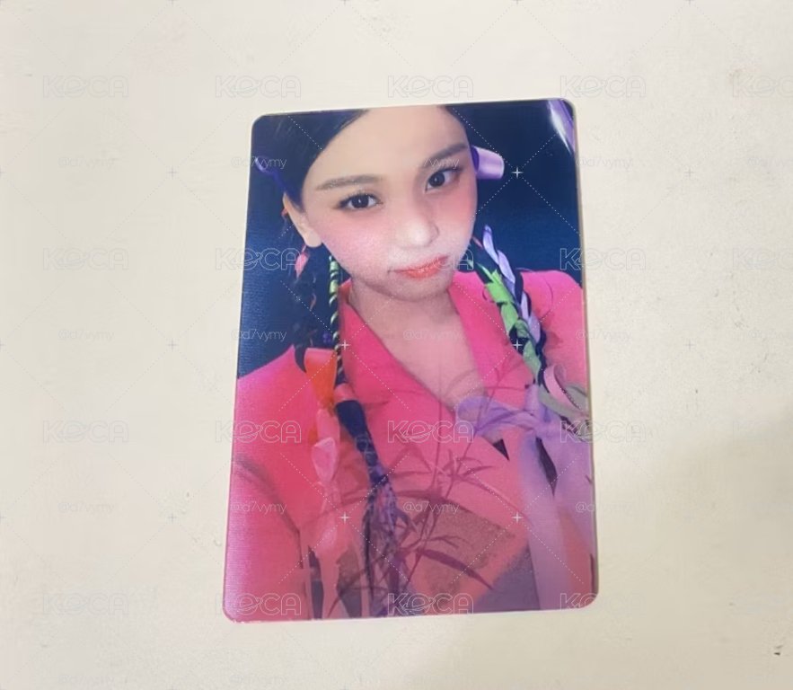 VIVIZ🦋嚴智Umji 出道專小卡❣️