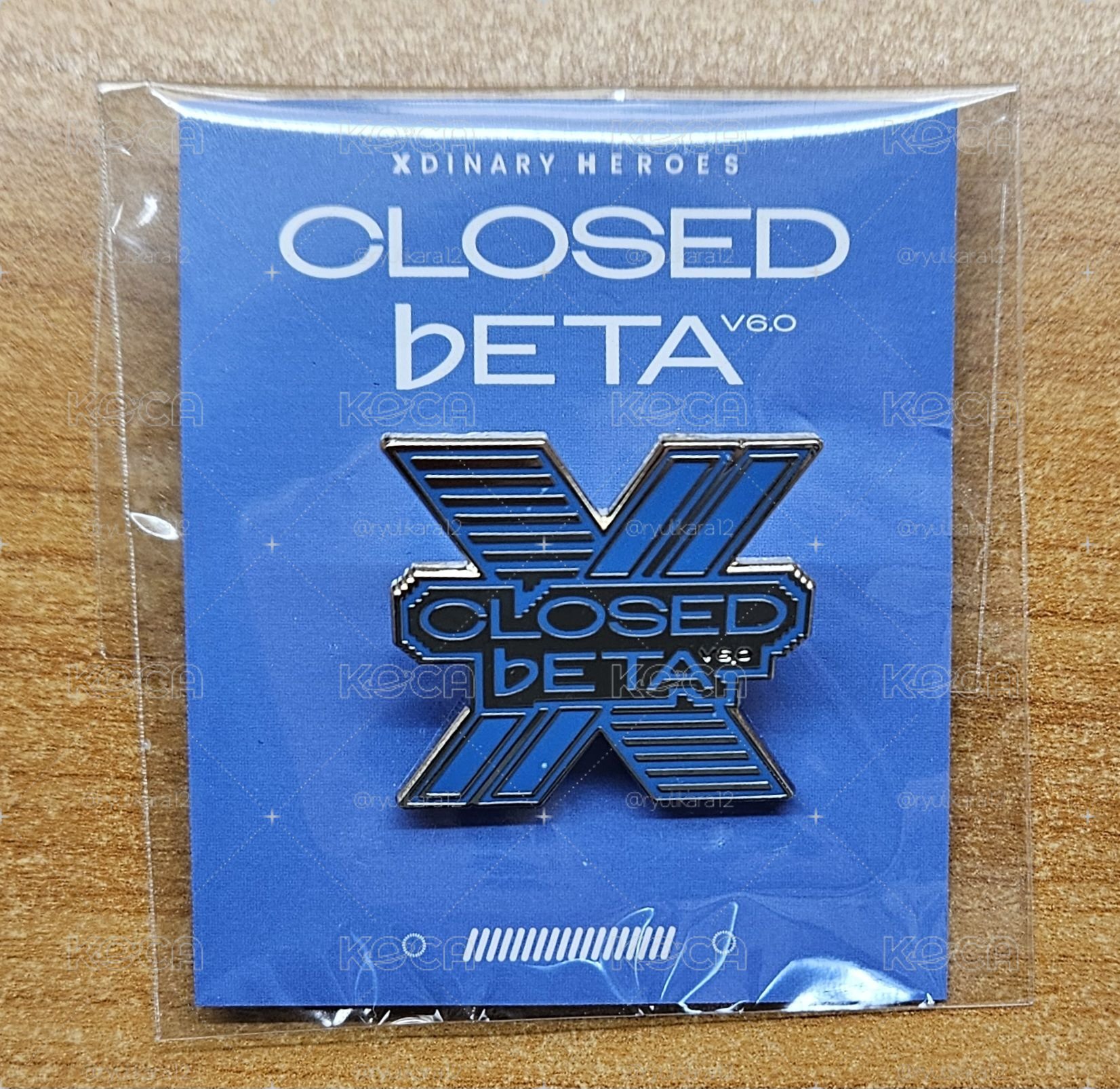 Xdinary Heroes 徽章