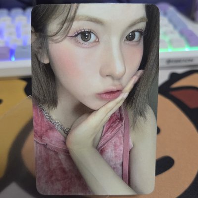 捧臉粉衣裴