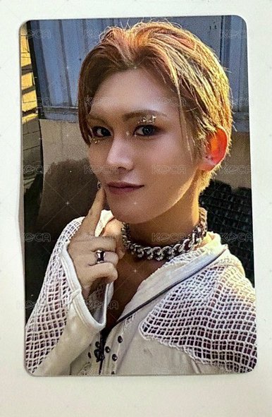 亨 金髮戳臉