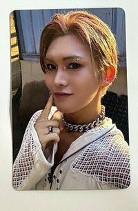 亨 金髮戳臉