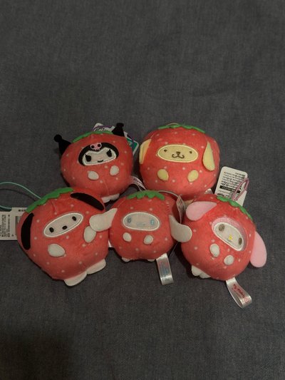 三麗鷗景品 草莓吊飾娃娃