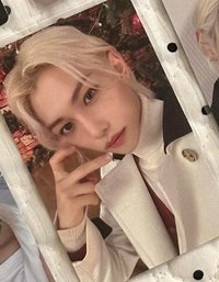 龍龍深情的看著你
