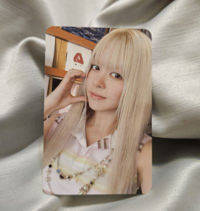 NMIXX 小夜曲 ms 隨機卡 莉莉 臉頰比心 比愛心，近全新，正反面無瑕疵