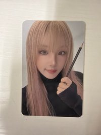 雨琦拿筆