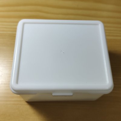 白色塑膠收納盒