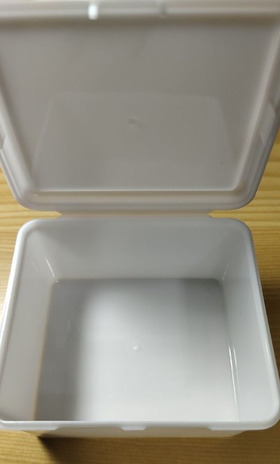 白色塑膠收納盒