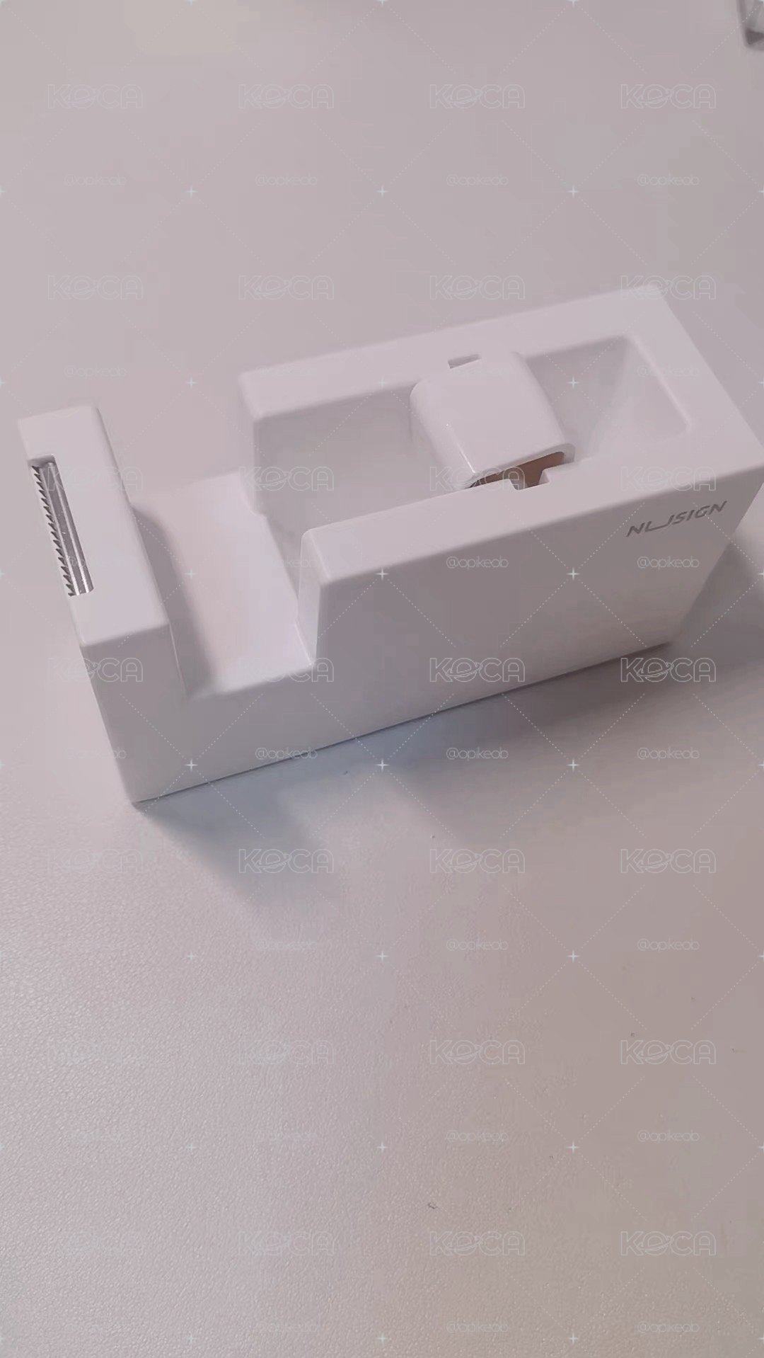 白色膠帶台