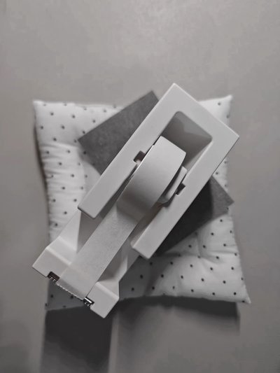 白色膠帶台