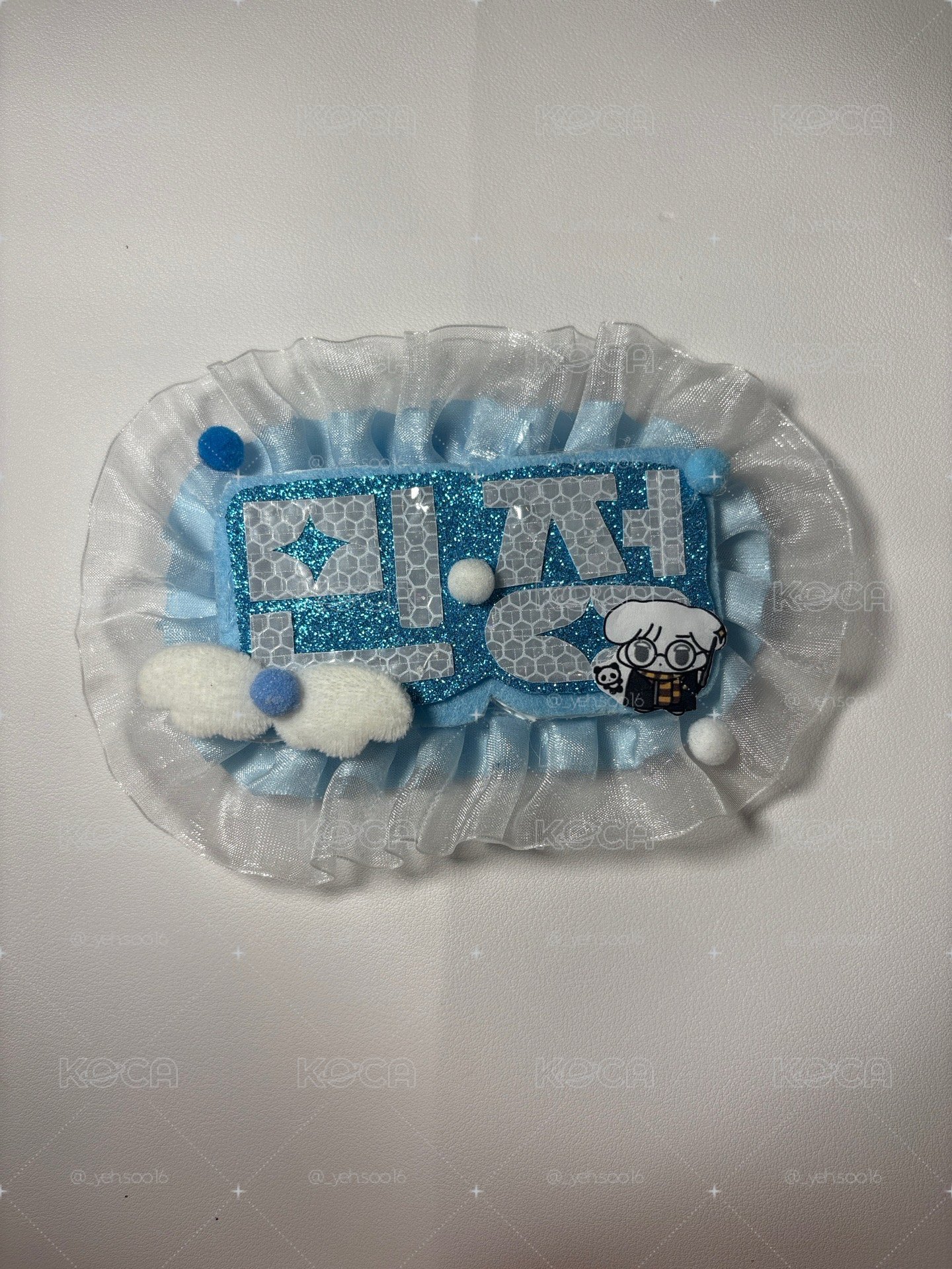 旼炡姓名牌