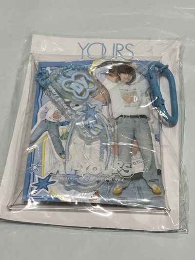 doyoung 道英yours 周邊 立牌掛包