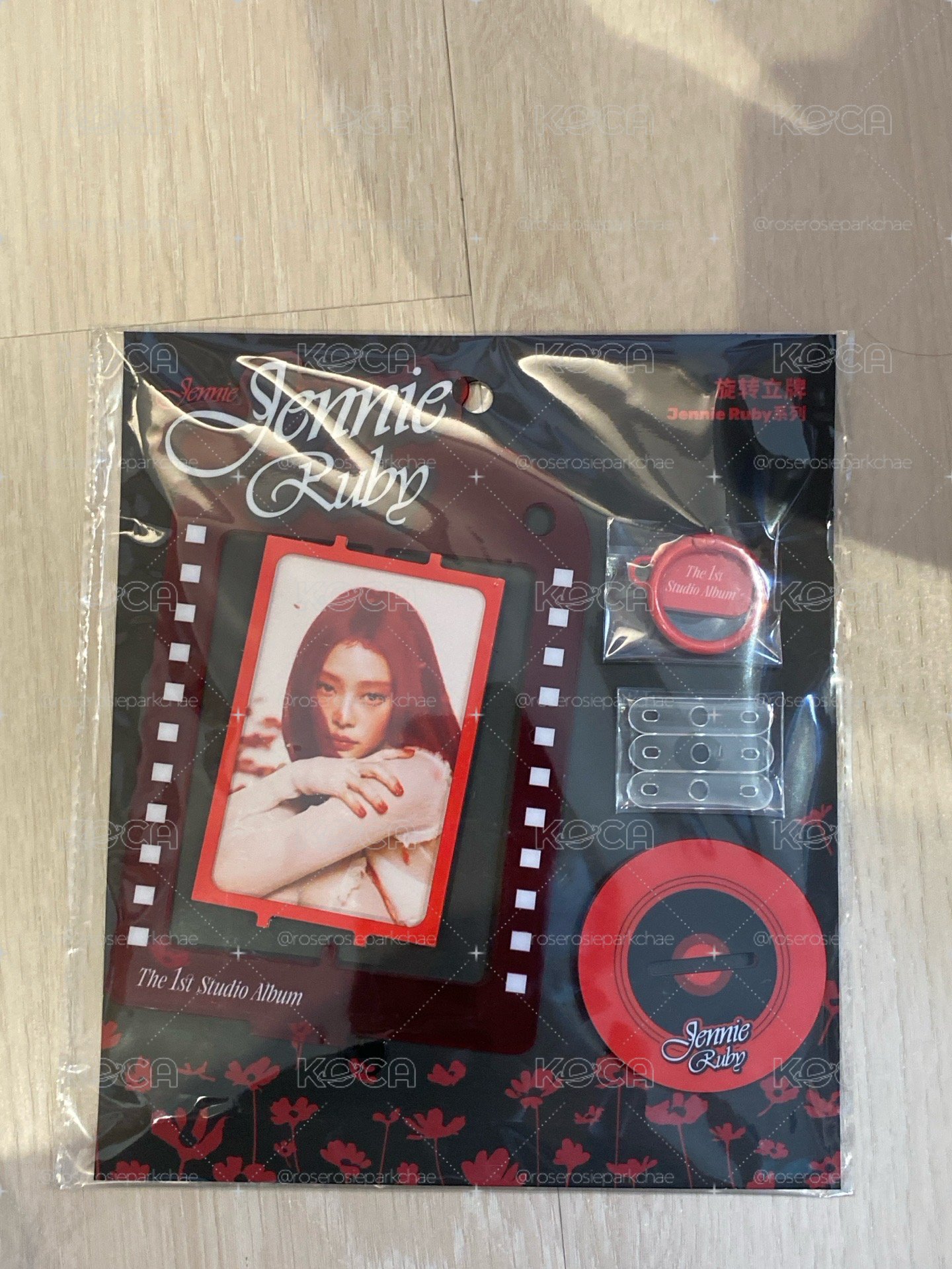 Jennie名創聯名 旋轉 立牌 