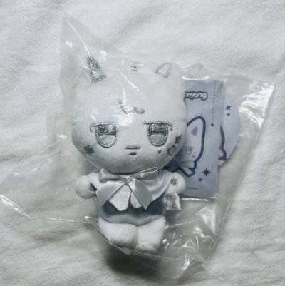 銀白吊飾娃榮