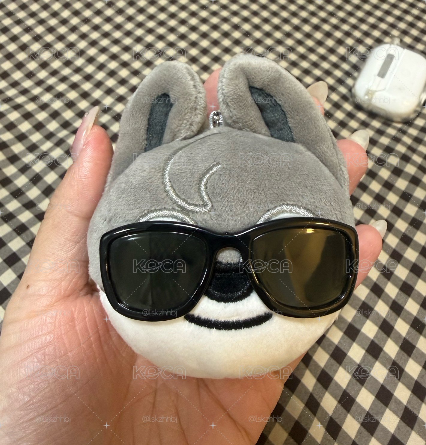 燦墨鏡娃