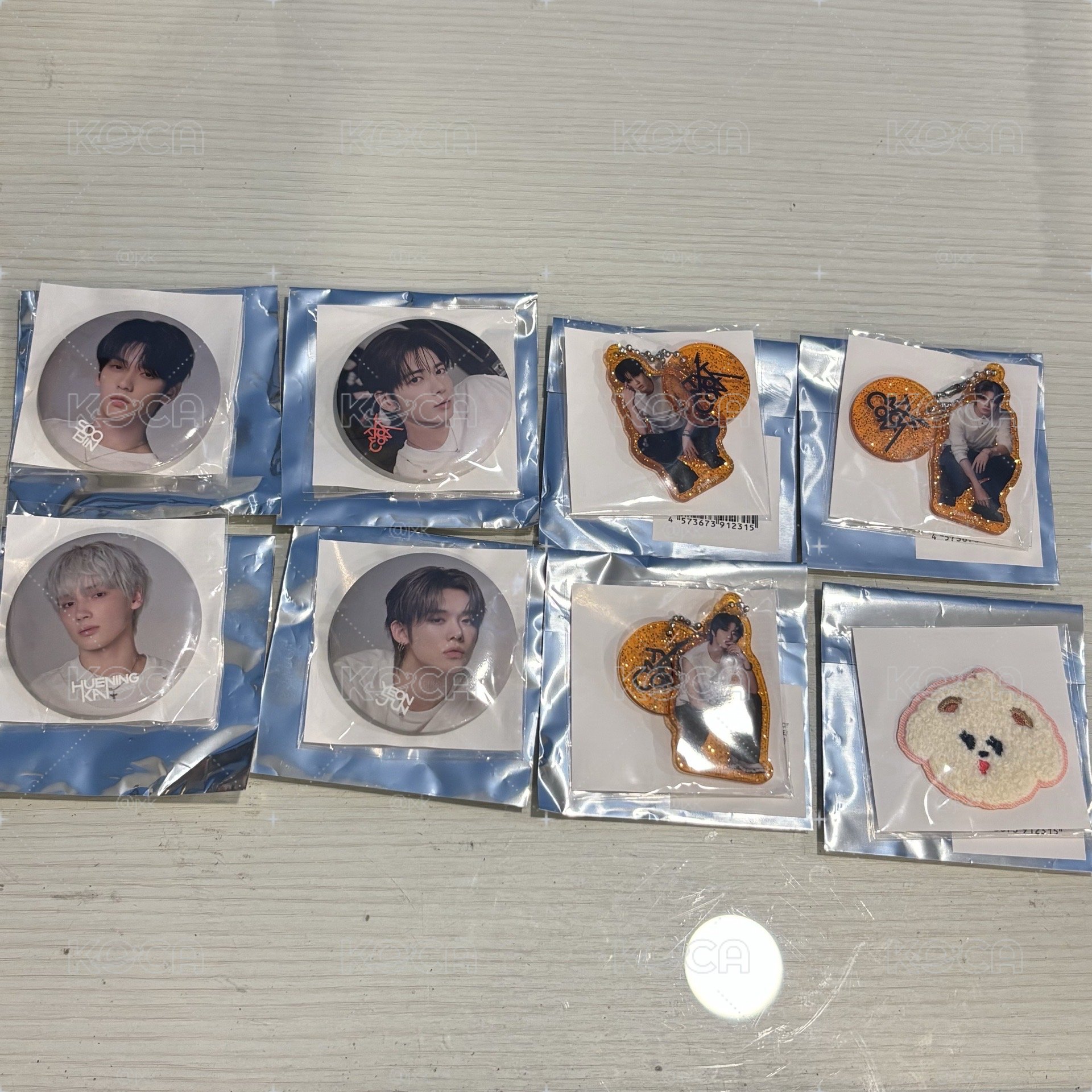 TXT MOA CON 日巡扭蛋 布貼、徽章、吊飾