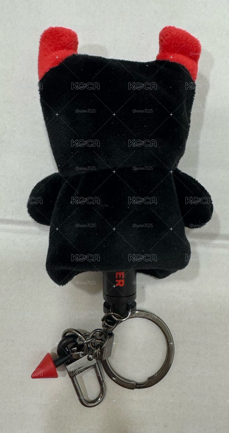 二手小手燈吊飾跟小手燈衣服一起