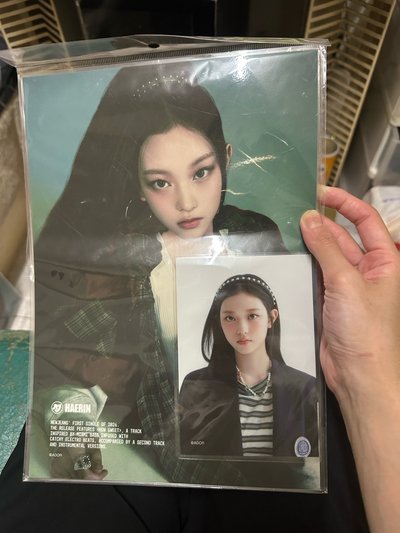 NewJeans  haerin墊板+團封雜誌