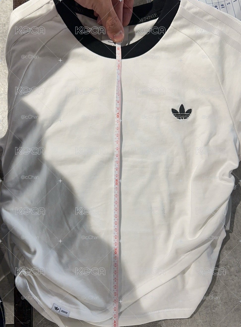 Jennie X adidas白色T+小卡