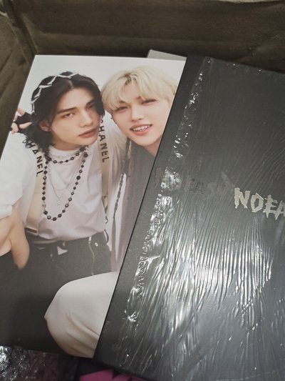 綁物。skz noeasy 限量版 空專。貼紙 小海報